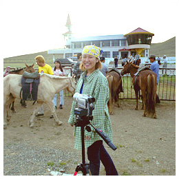 モンゴル紀行：遊牧民の子供と馬乗り体験